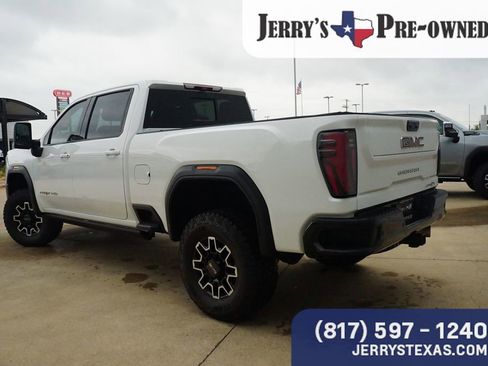 Used 2024 GMC Sierra 2500 AT4X image 2