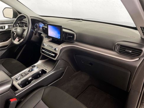 Used 2023 Ford Explorer XLT image 27