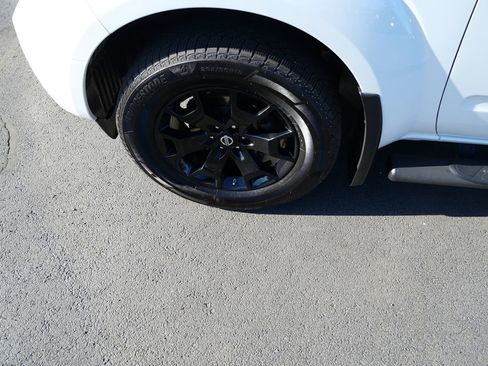 Used 2018 Nissan Frontier SV w/ Value Truck Package AWD/4WD image 33