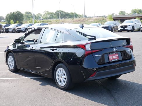 Used 2021 Toyota Prius LE FWD image 5