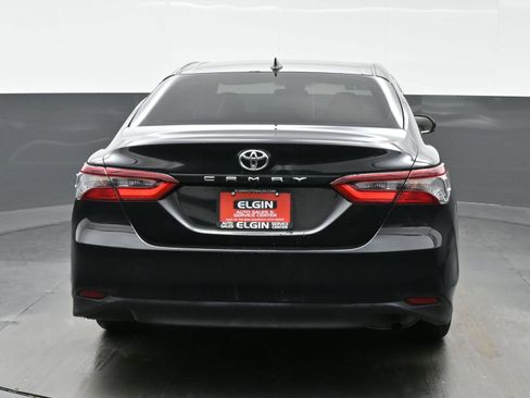 Used 2021 Toyota Camry LE image 5