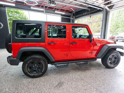Used 2017 Jeep Wrangler Unlimited Sport AWD/4WD image 4