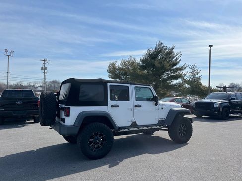 Used 2015 Jeep Wrangler Unlimited Rubicon w/ Connectivity Group image 3