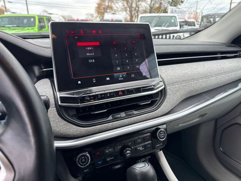 Used 2022 Jeep Compass Latitude w/ Convenience Group image 27