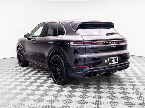 Certified 2025 Porsche Cayenne Turbo AWD/4WD image 3