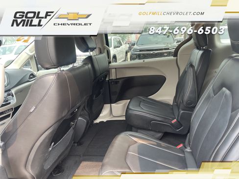 Used 2023 Chrysler Pacifica Touring-L FWD image 26