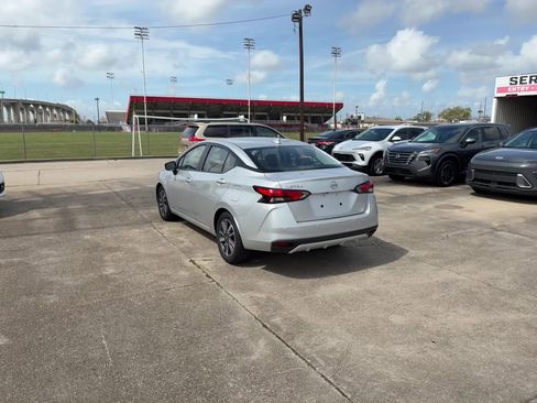 Used 2025 Nissan Versa SV image 11