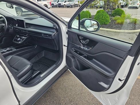 Used 2022 Lincoln Corsair AWD w/ Premium Package image 19
