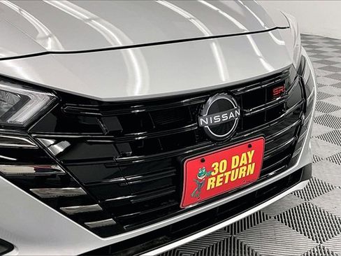 New 2025 Nissan Versa SR w/ Trunk Package image 14