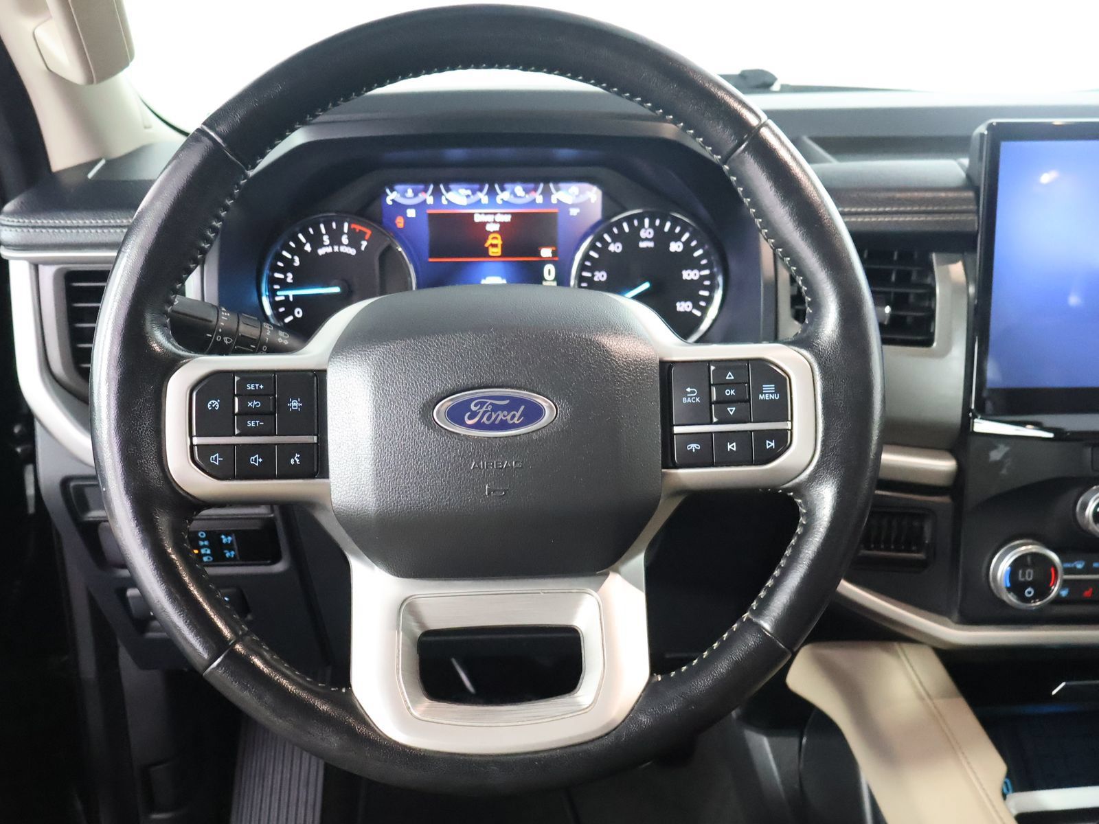 Used 2024 Ford Expedition XLT AWD/4WD image 32