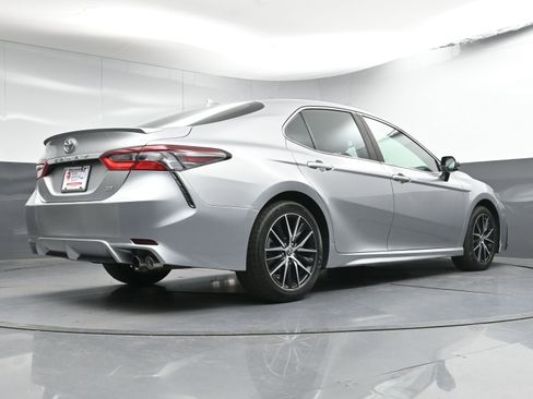 Used 2021 Toyota Camry SE image 25