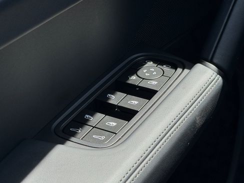 Certified 2025 Porsche Cayenne AWD/4WD image 16