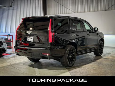 Used 2026 Cadillac Escalade Platinum Sport w/ LPO, ONYX Package AWD/4WD image 4