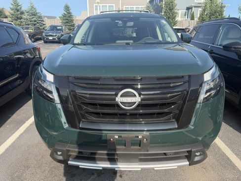Used 2025 Nissan Pathfinder Platinum AWD/4WD image 3