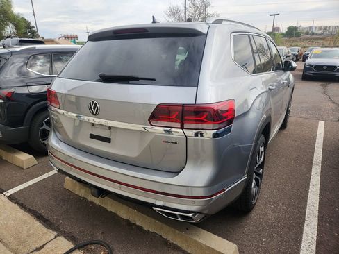 Used 2022 Volkswagen Atlas SEL Premium image 11