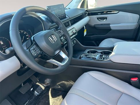 New 2025 Honda Pilot Touring image 10