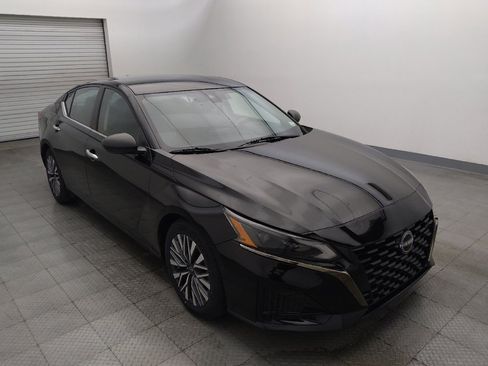 Used 2024 Nissan Altima 2.5 SV FWD image 13