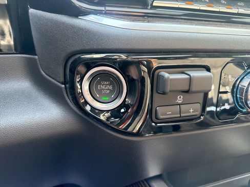 New 2026 GMC Sierra 1500 Elevation w/ Elevation Premium Package AWD/4WD image 17