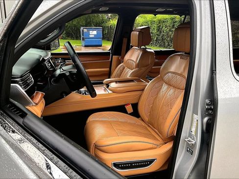 Used 2023 Jeep Grand Wagoneer Series III AWD/4WD image 34