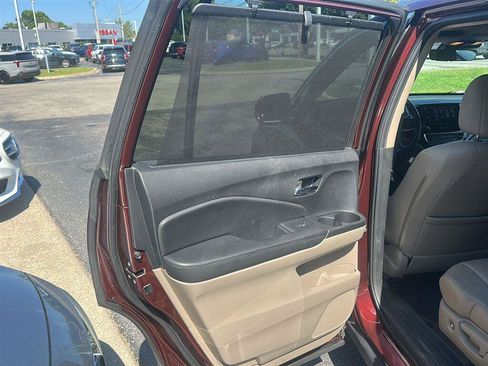 Used 2021 Honda Pilot Touring image 19