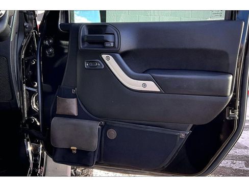 Used 2015 Jeep Wrangler Unlimited Sahara w/ Connectivity Group image 19