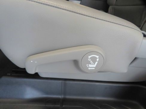 Used 2018 Toyota Sequoia Platinum AWD/4WD image 22