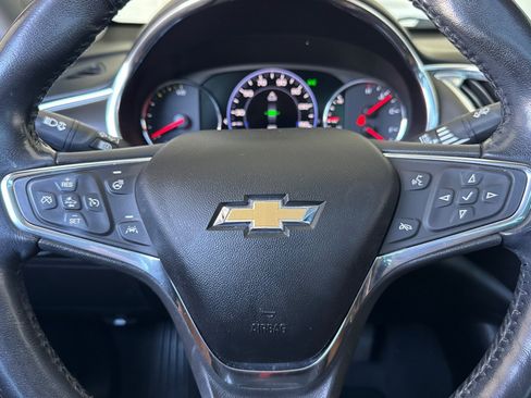Used 2019 Chevrolet Malibu Hybrid w/ Leather Package FWD image 11