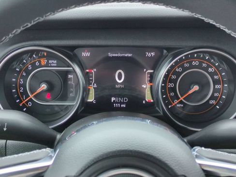Used 2023 Jeep Gladiator Overland AWD/4WD image 18