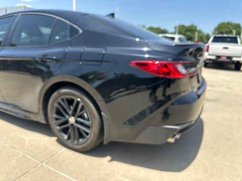 Used 2025 Toyota Camry SE w/ Convenience Package FWD image 10