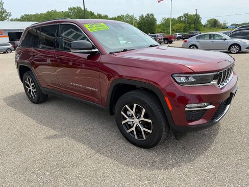 Used 2023 Jeep Grand Cherokee Limited w/ Luxury Tech Group II AWD/4WD image 7