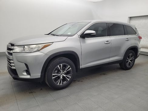 Used 2019 Toyota Highlander LE image 2