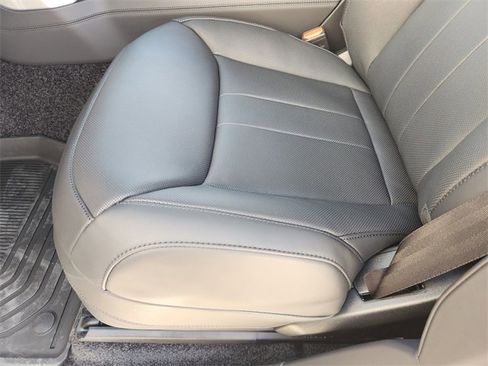 New 2026 Land Rover Range Rover SE image 16