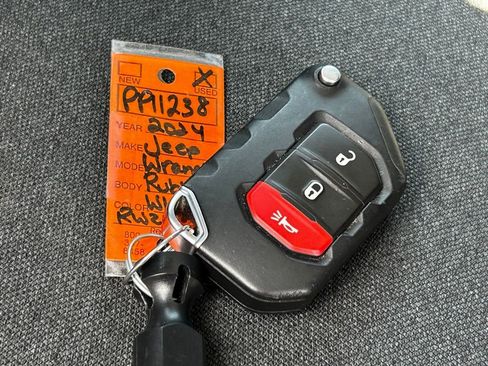 Used 2024 Jeep Wrangler Unlimited Rubicon AWD/4WD image 46