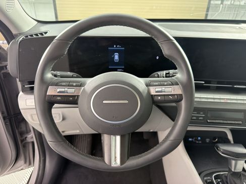 Used 2025 Hyundai Kona SEL FWD image 11