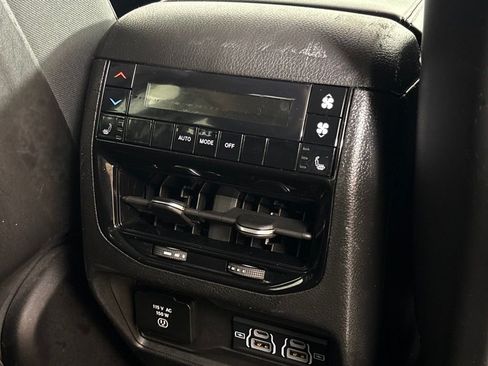 Used 2021 Jeep Grand Cherokee L Limited w/ Luxury Tech Group II AWD/4WD image 23