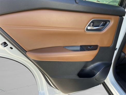 New 2026 Nissan Rogue Platinum image 12