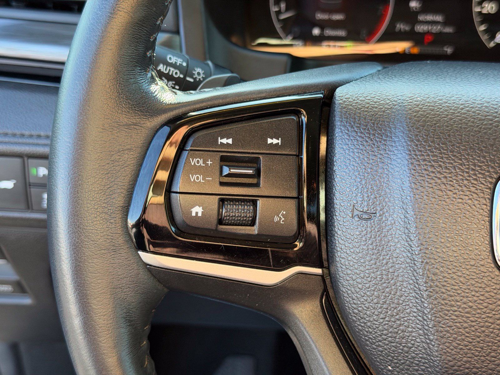 Used 2025 Honda Odyssey Elite image 17