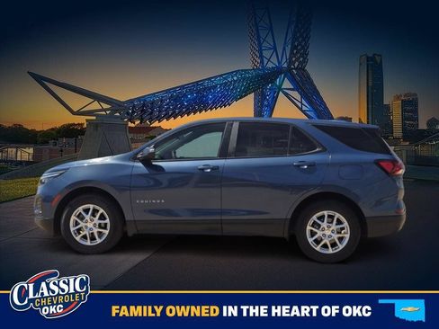Used 2024 Chevrolet Equinox LS w/ LS Convenience Package FWD image 4
