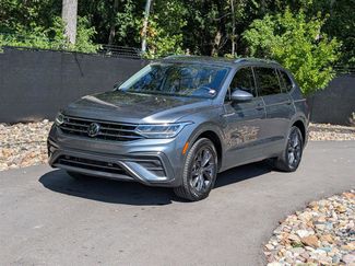 Used 2022 Volkswagen Tiguan SE image 1