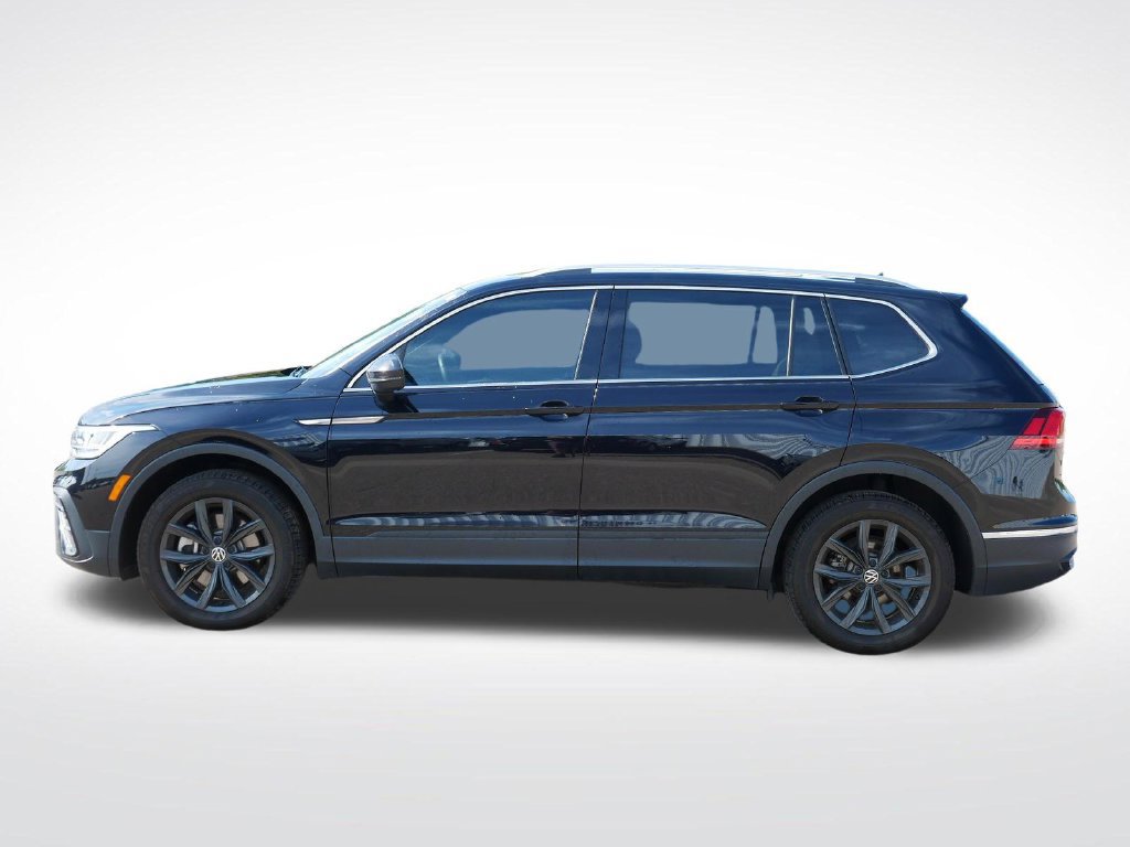 Used 2024 Volkswagen Tiguan SE w/ Panoramic Sunroof Package AWD/4WD image 7
