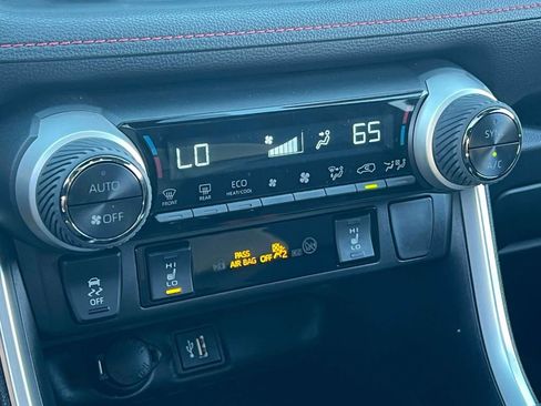 Used 2023 Toyota RAV4 SE w/ Weather & Moonroof Package image 29