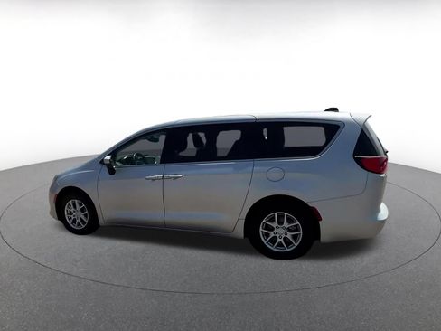 Used 2023 Chrysler Voyager LX FWD image 8