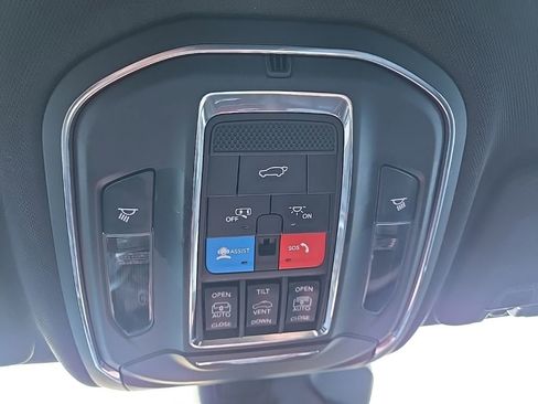 Used 2025 Jeep Grand Cherokee Summit AWD/4WD image 76