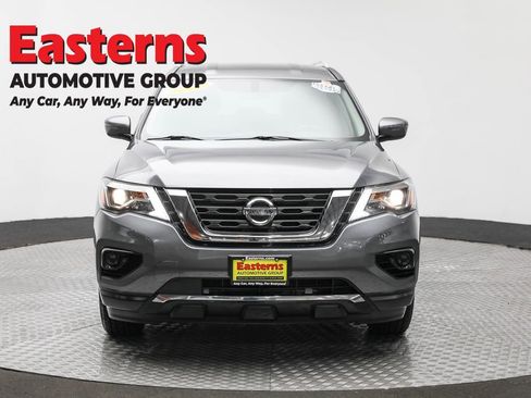 Used 2020 Nissan Pathfinder S image 2