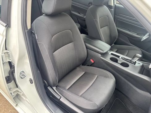 Used 2025 Nissan Altima 2.5 SV FWD image 36