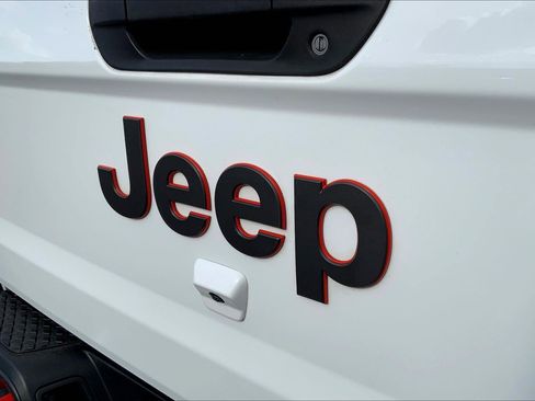 Certified 2022 Jeep Gladiator Mojave w/ Cold Weather Group image 28