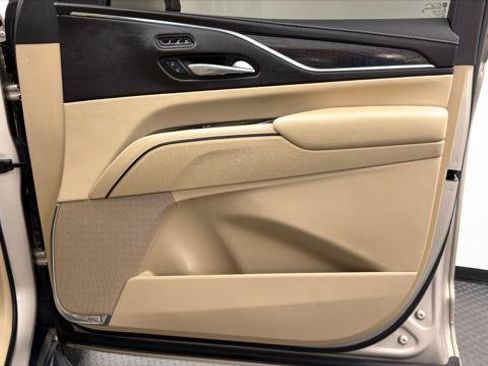 Used 2021 Cadillac Escalade ESV Premium Luxury AWD/4WD image 23