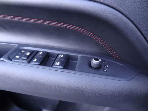 Used 2025 Jeep Compass Trailhawk AWD/4WD image 12