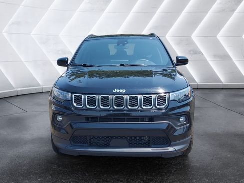 Used 2024 Jeep Compass Latitude AWD/4WD image 2