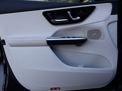 Used 2025 Mercedes-Benz GLC 350e 4MATIC image 13